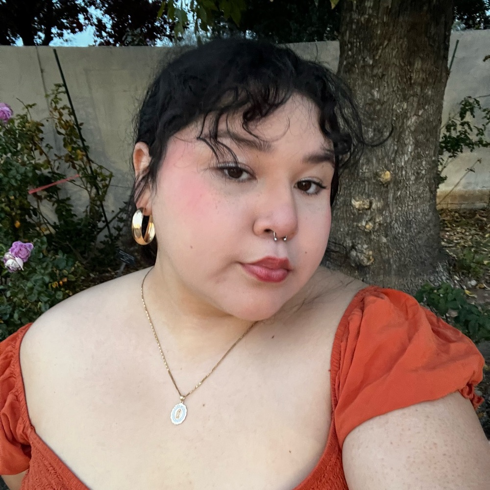 Meet your Posher, Yvette